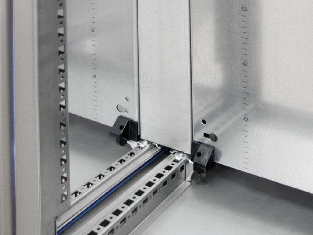 Mounting plate infill for HD system enclosure