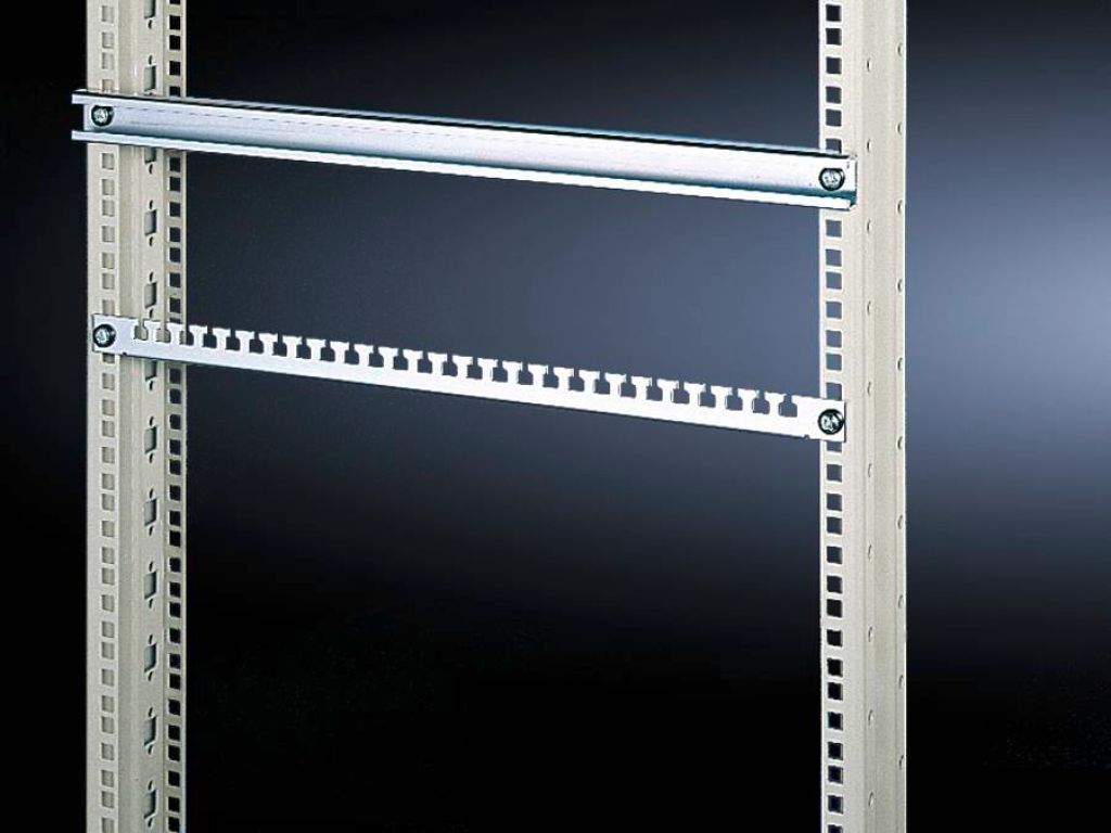 Cable routing across the 482.6 mm (19