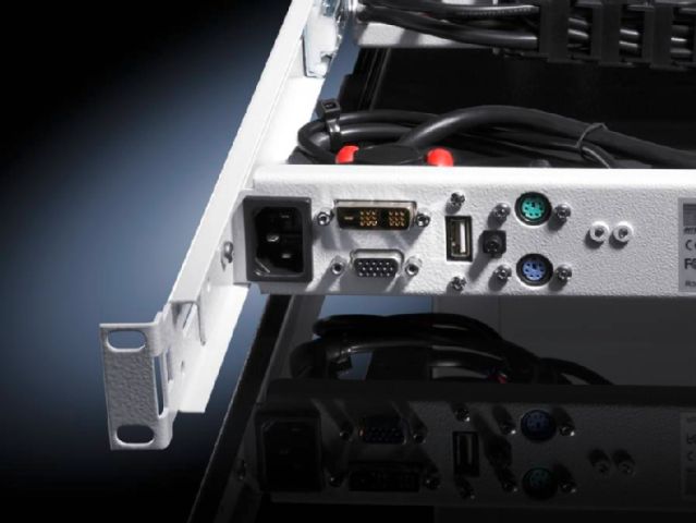 Monitor/keyboard unit with 17